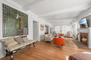 Spacious Chic 5 Bedroom Perfect for Large Group With parking